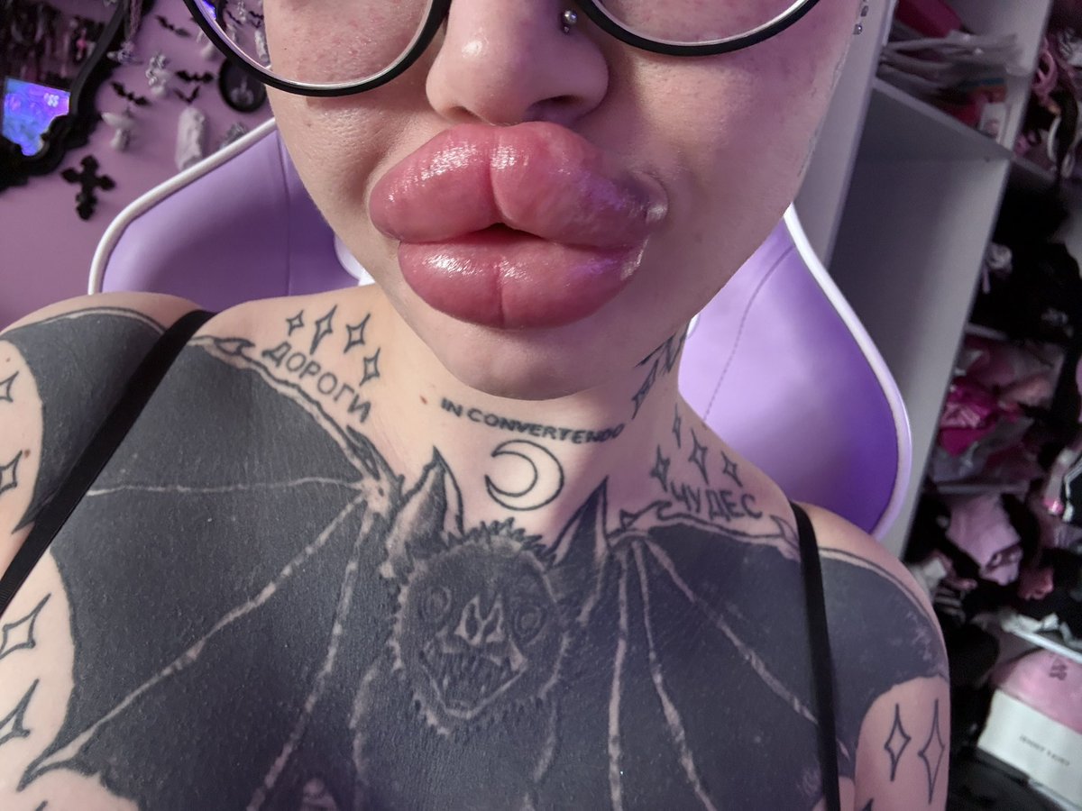 nasty_bimbo666's tweet photo. Imagine this on your cock https://t.co/Z0Lajdqokk