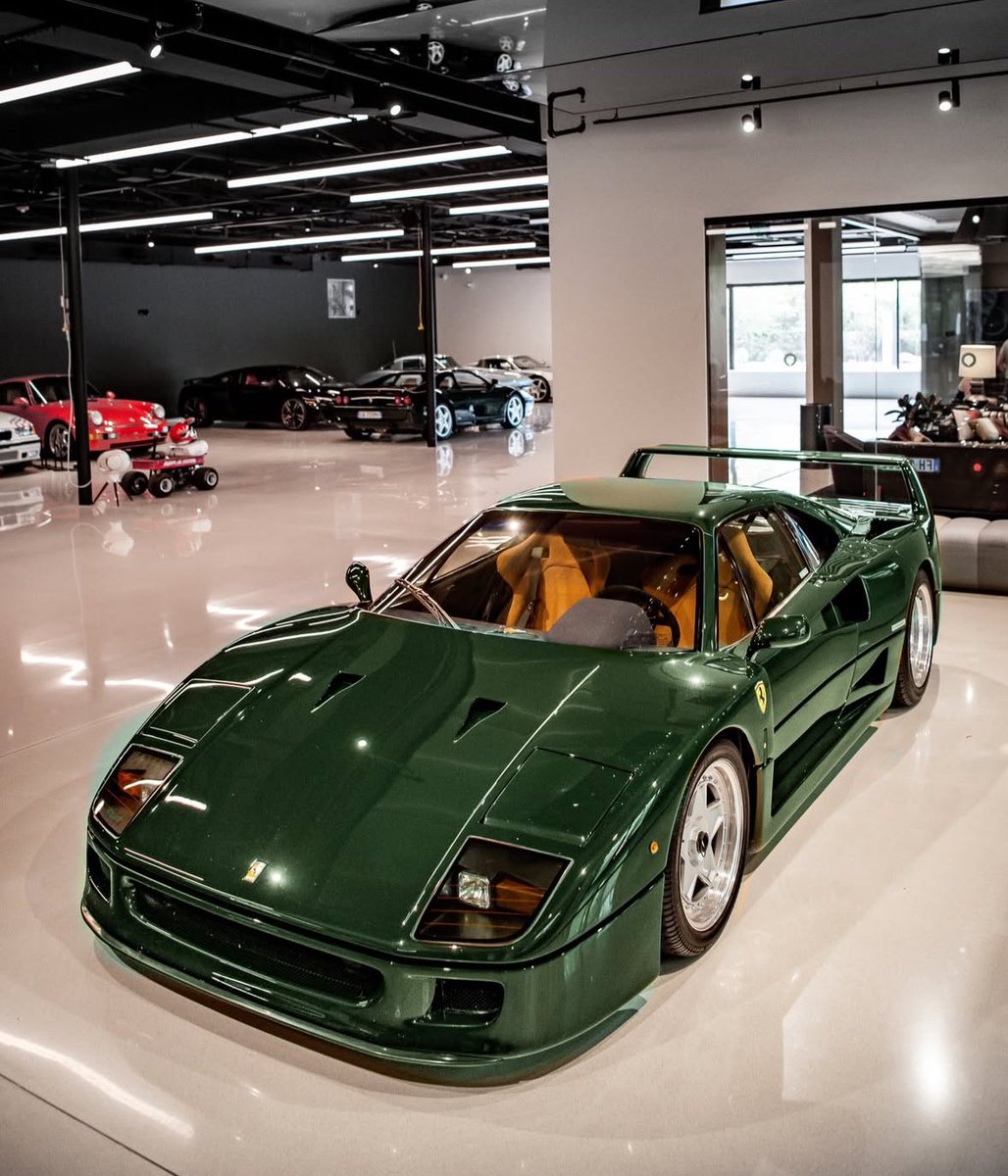 Shtreetwear's tweet photo. Green Ferrari F40 https://t.co/RNYtKQabpR