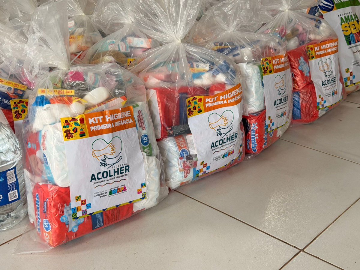 O Governo do Amapá, por meio da Defesa Civil e da Secretaria de Infraestrutura, já realizou a entrega de kits de alimentos, kits primeira infância e colchões, além de atuar na limpeza das ruas.