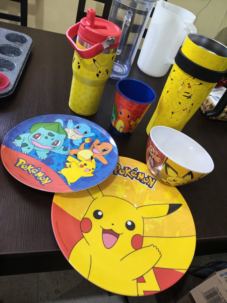juvenal054's tweet photo. @kid_vg Considero imprudente no tener el juego de vajilla completa... 
A dónde te mando lo que te falta Kid?? 
(Yo los vendo en mi tienda) https://t.co/50Ue9K7hv4