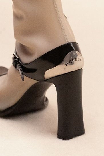 La Mode Unknown tweet media