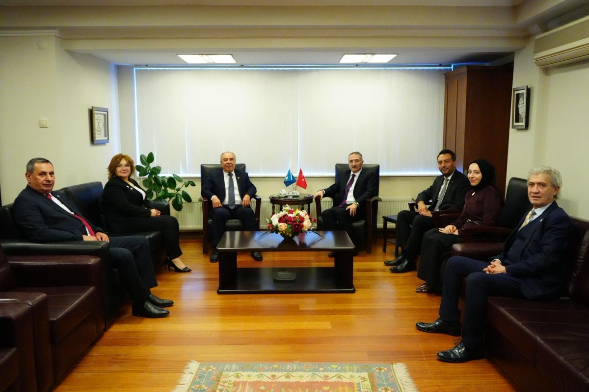 DSP Genel Merkez binasında Ramazan Bayramı münasebeti ile heyetler arası bir araya geldik 
     İstişarelerde bulunup Ramazan ın hasletinden bahsedip  hoş sohbet ortamından geçen görüşmelerimiz de güncel konuları değerlendirdik.