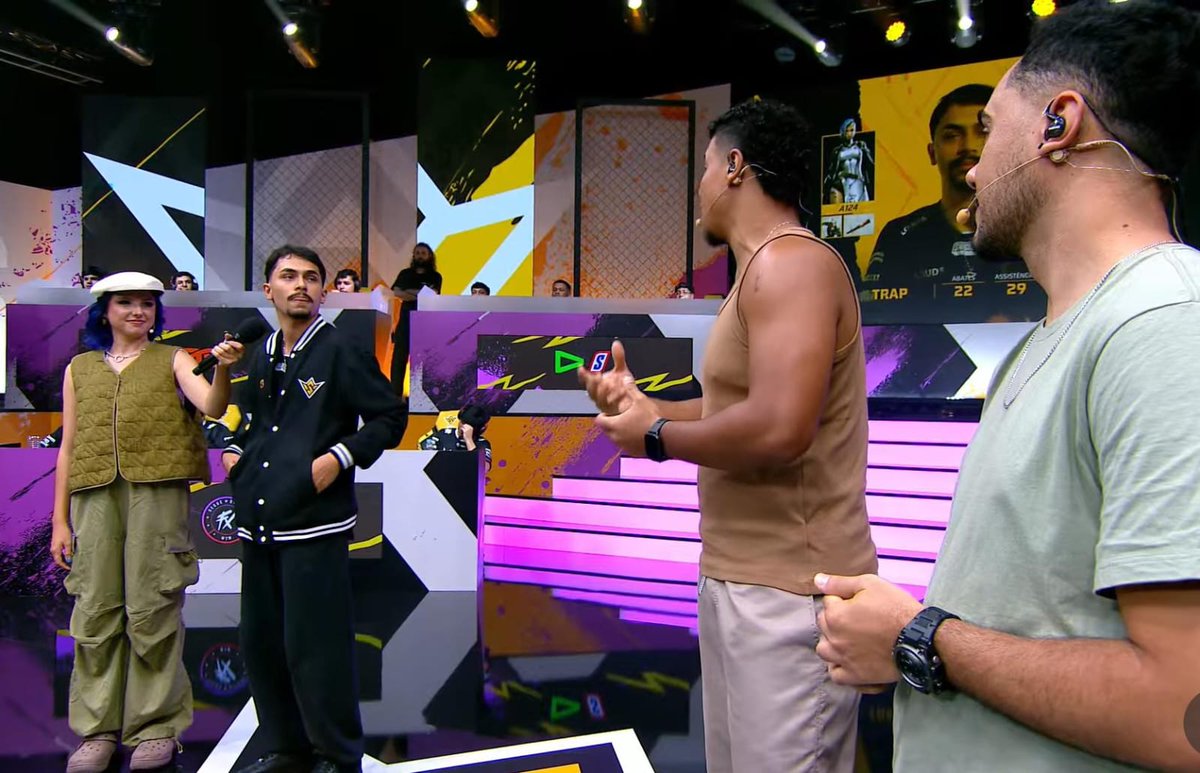 Portal LOUD SNICKERS tweet media