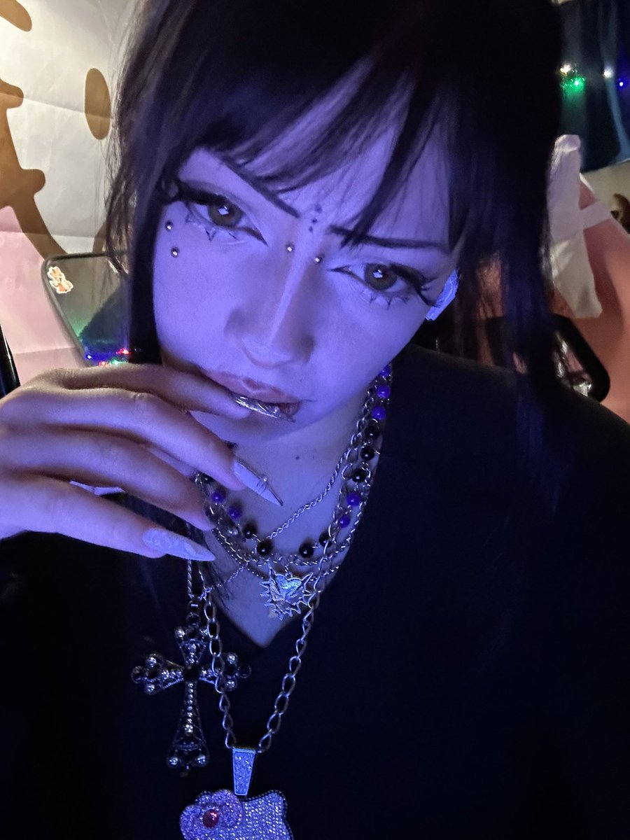 may._iiii tweet media