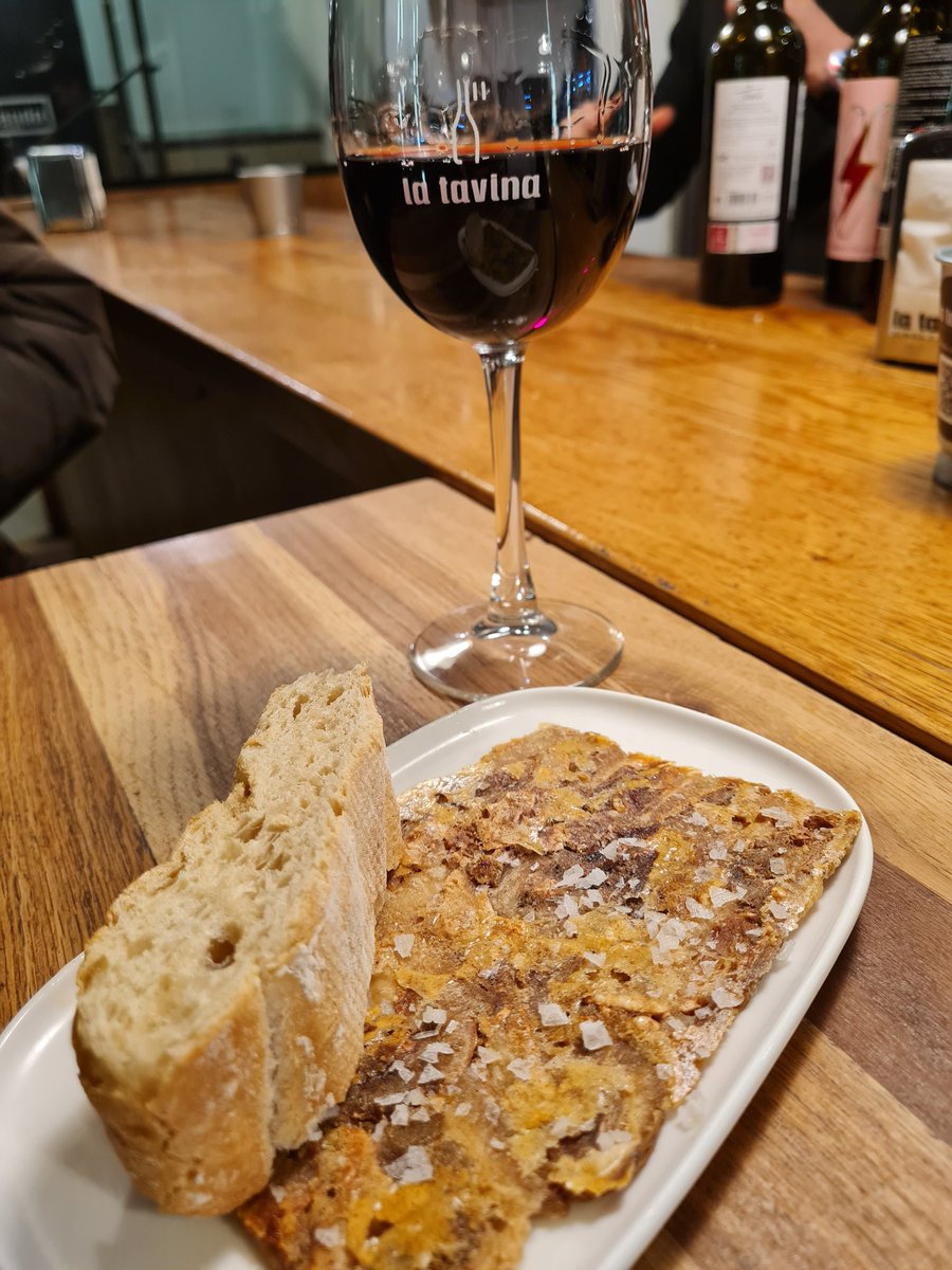 comoju's tweet image. Es imposible venir a la Calle Laurel de Logroño y probar todas las #tapas que te apetecen. Entre #pinchos y copas de #vino de la zona (Rioja)... ésto se hace un poco complicaillo 😁
@callelaurel_ @lariojacapital @visitalogrono