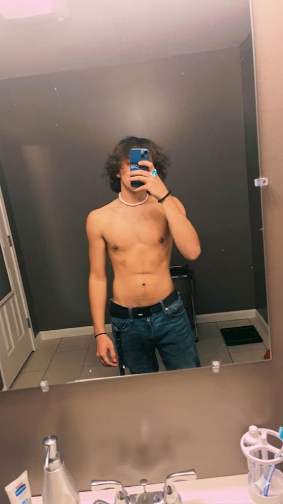 Wespuryy's tweet photo. What’s everyone up to today? :)

https://t.co/lnWLKTYyG9 https://t.co/SY7pHw2mO0