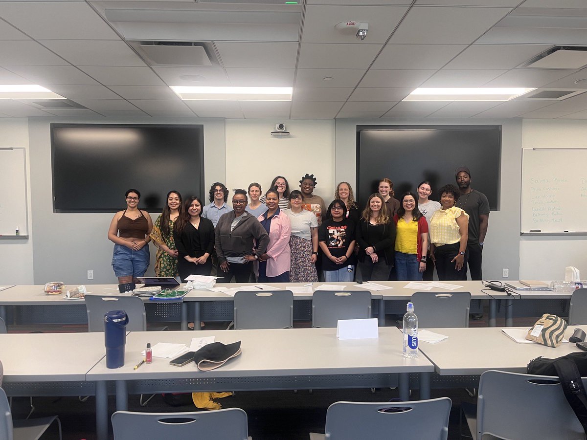 DanielleRedhea2's tweet photo. I forgot to mention I completed this 7 week class through the UH GCSW two weeks ago! Thank you @dinispheris, for having Alexis and Bronwyn lead discussions and provide us with various guest speakers. Thank you @nla_uh providing me with this opportunity; I am incredibly grateful. https://t.co/VzKARWwpTx