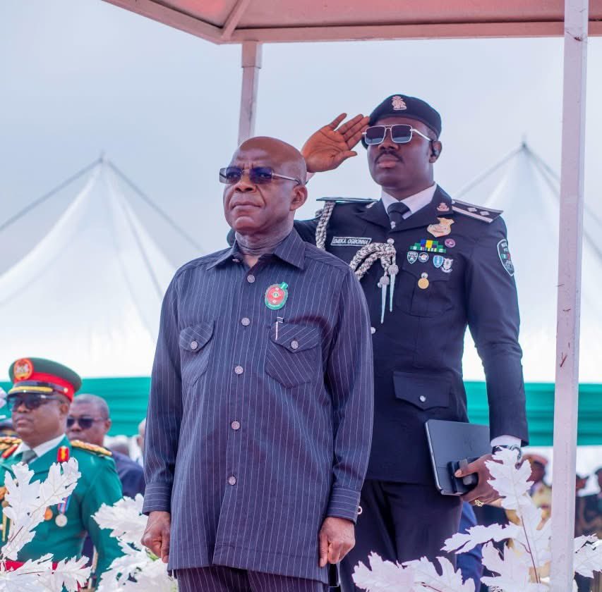 Guess who has found his missing ribs! 💍