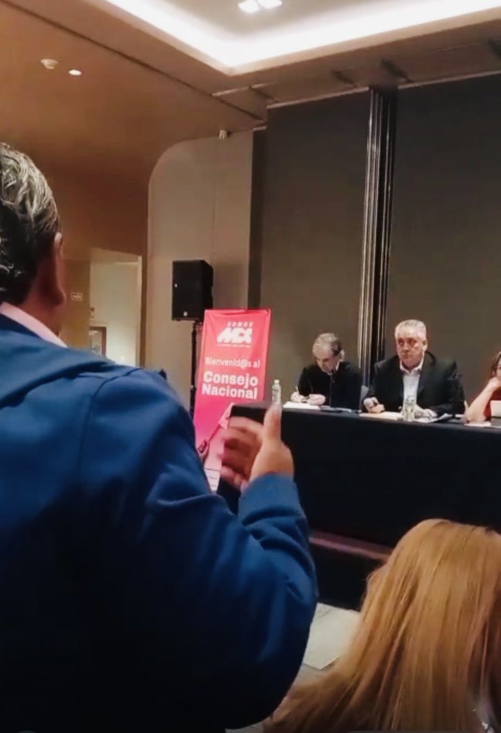 ramirosolorio's tweet photo. Estamos en el Consejo Nacional de @SomosMxMexico y está como ponente el maestro Jose Woldenberg.
Preside, el presidente de Somos México @acostanaranjo y la secretaria general @ceciliasotog 
Aquí durante mi pregunta sobre la reforma centralista de Sheinbaum.
Bonito fin de semana para todos.

#LaFuerzaQueNosUne 
#𝗦𝗼𝘆𝗧𝘂𝗕𝗿𝗼𝘁𝗵𝗲𝗿 y #𝗦𝗼𝗺𝗼𝘀𝗔𝗰𝗮𝗽𝘂𝗹𝗰𝗼