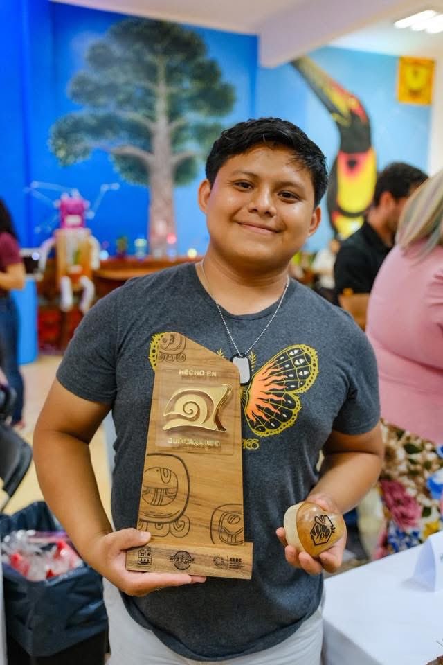 ¡Entregamos el distintivo "Hecho en Quintana Roo" a 100 MiPyMEs que concluyeron el Programa de Innovación y Desarrollo Digital para Personas Productoras!

65 de las personas beneficiadas son mujeres, reflejo de un sector que concentra casi el 80% del empleo femenino en el estado.