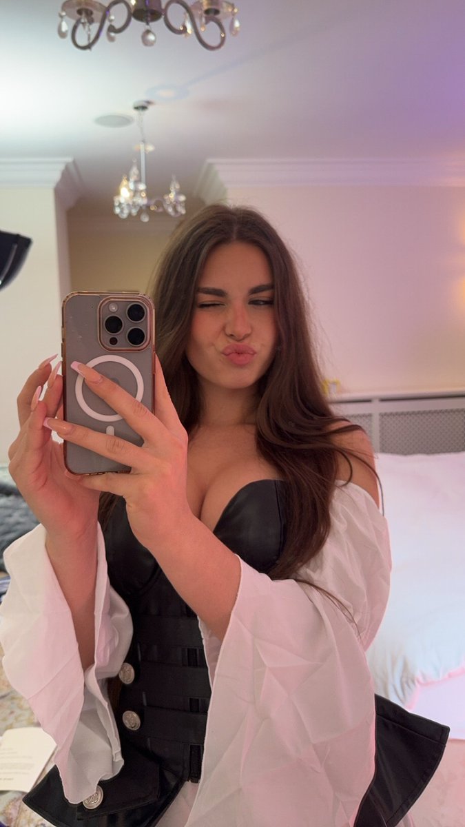 Lauren Alexis tweet media