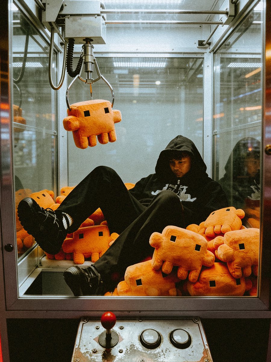 zacudy's tweet photo. Me chilling with my Claude Code agents waiting for my credits to regenerate https://t.co/uvSbtqXsbO