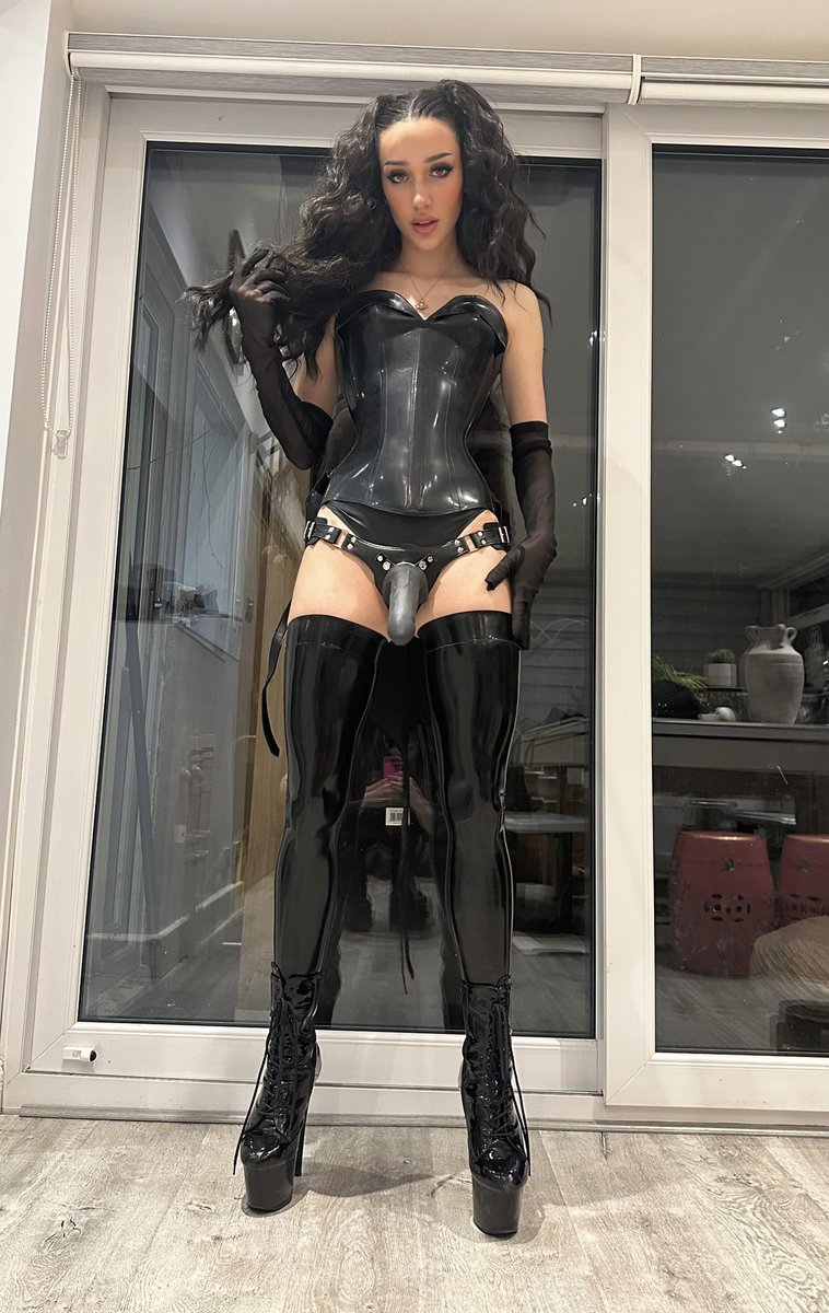 𝐌𝐢𝐬𝐭𝐫𝐞𝐬𝐬 𝐋𝐨𝐥𝐢𝐭𝐚 𝐇𝐮𝐬𝐡 tweet media