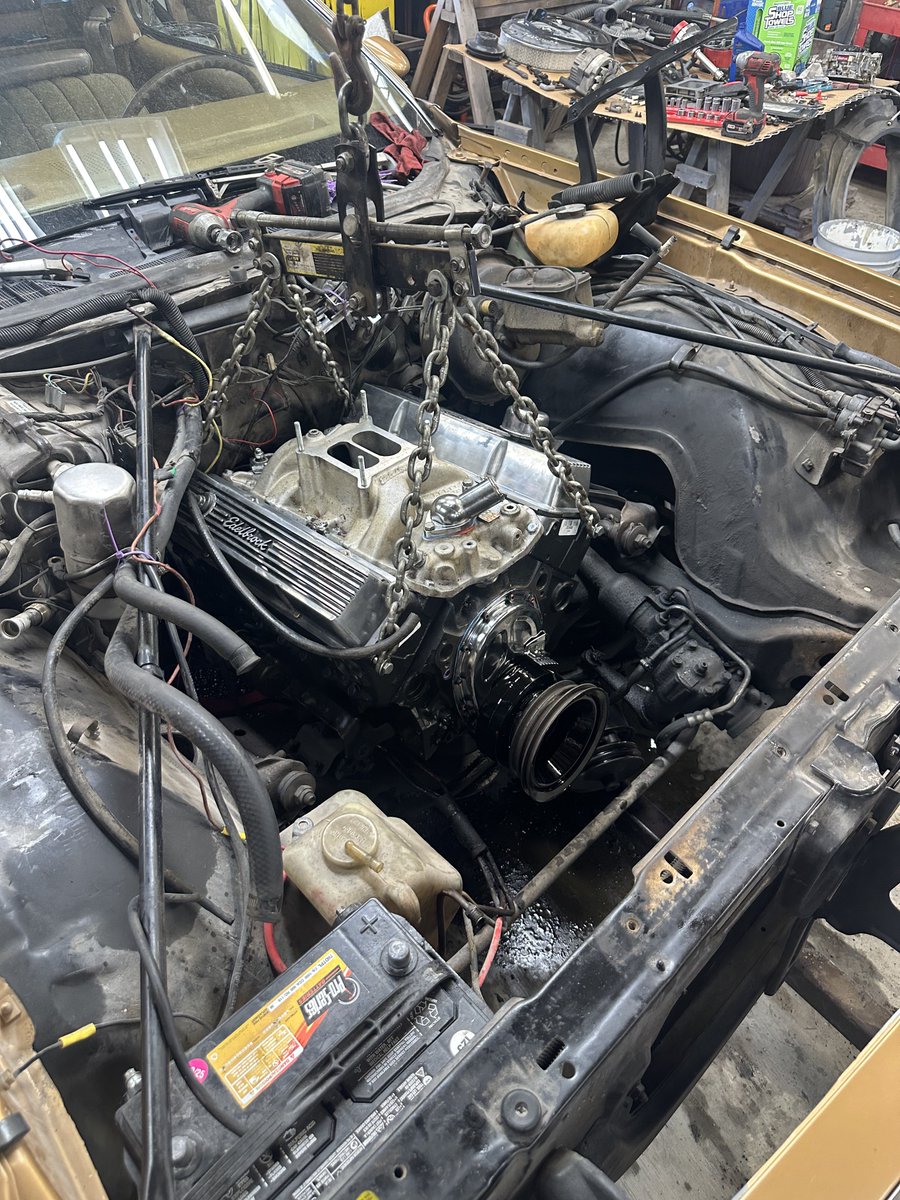 realMWO's tweet photo. Pulled the old one out, got the new one in! 

#chevy #Elcamino #smallblock #classic #car #truck https://t.co/2y6DDP937V