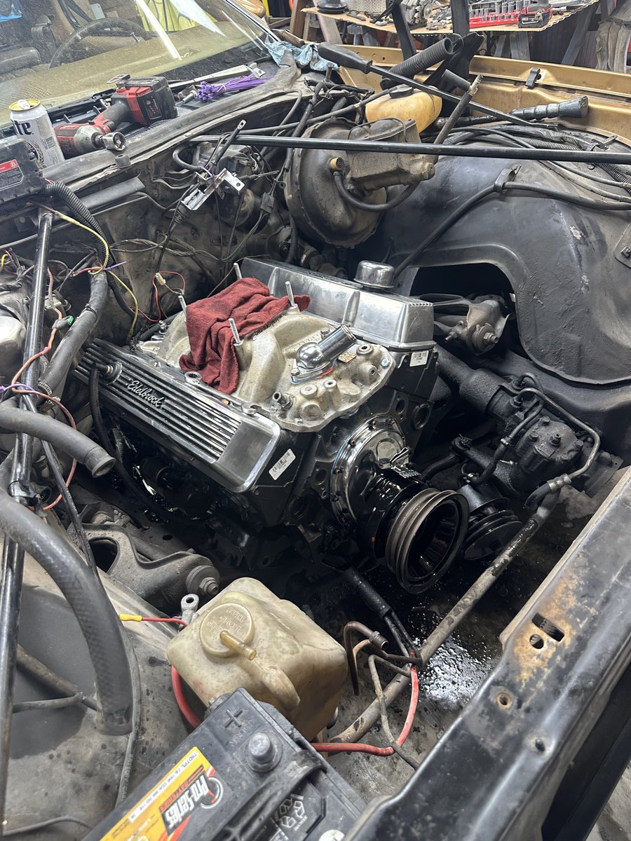 realMWO's tweet photo. Pulled the old one out, got the new one in! 

#chevy #Elcamino #smallblock #classic #car #truck https://t.co/2y6DDP937V