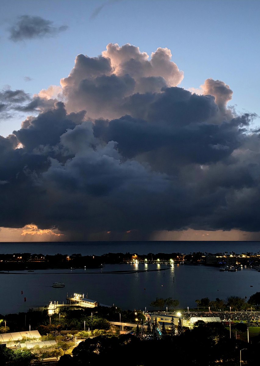 Lois with two EEs tweet media