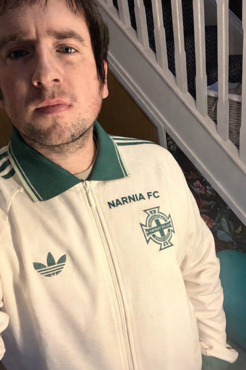 Twosocksonepeg tweet media