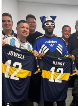 Me encanta salir de noche
Yo no le temo a la oscuridad
Amigo soy de la noche
Aunque me rodee tanta maldad

💙💛💙

📷 leo.echeverri4