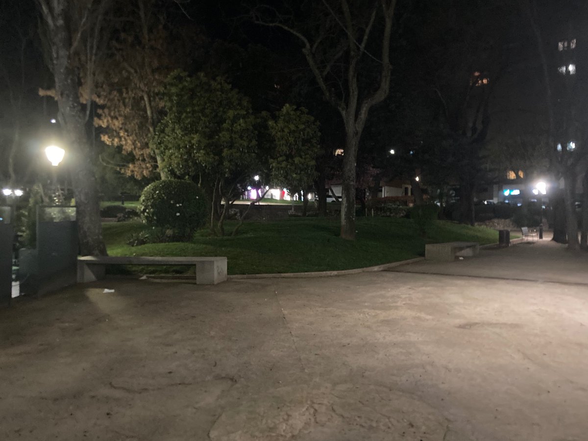 Para que veáis que no somos infalibles. 
Dos años y multitud de jolgorios después, no hemos conseguido que en <a href="/GuadalajaraAyto/">Ayuntamiento de Guadalajara</a> se den por aludid@s y nos devuelvan a su sitio los bancos de la zona del tobogán de La Concordia. Nadie al mando.