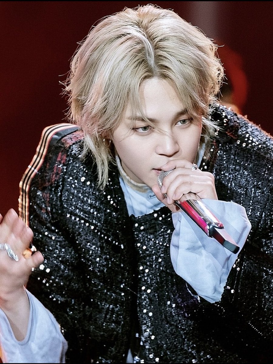Minnie_Peachy_8's tweet photo. They want me to rest but Jimin is looking like THIS??? I can’t, no this is actually insane… BLONDMIN YOU WILL PAY FOR THIS 😭 https://t.co/hATWqtSCZf