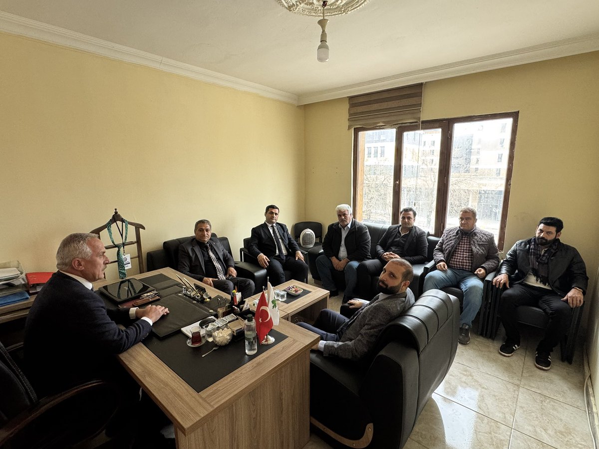 hidayetbaysal8's tweet photo. Bugün İl Başkanlığımızda il yönetimizi Bayramlaşma ziyaretinde Bulunan Ak Parti il Yönetim Kurulu il başkan yardımcısı sn.Ahmet Köseoğlu il başkan yardımcısı sn. Abdülkadir Şitil  yönetim kurulu sn. Hüseyin kuruler ‘a bizleri Ziyaretlerinden Dolayı Teşekkür ederiz.  @Ahmet_Davutoglu @CBaskanRTErdgn @Akparti @Akparti_Urfa @GelecekPartiTR  @gelecek63