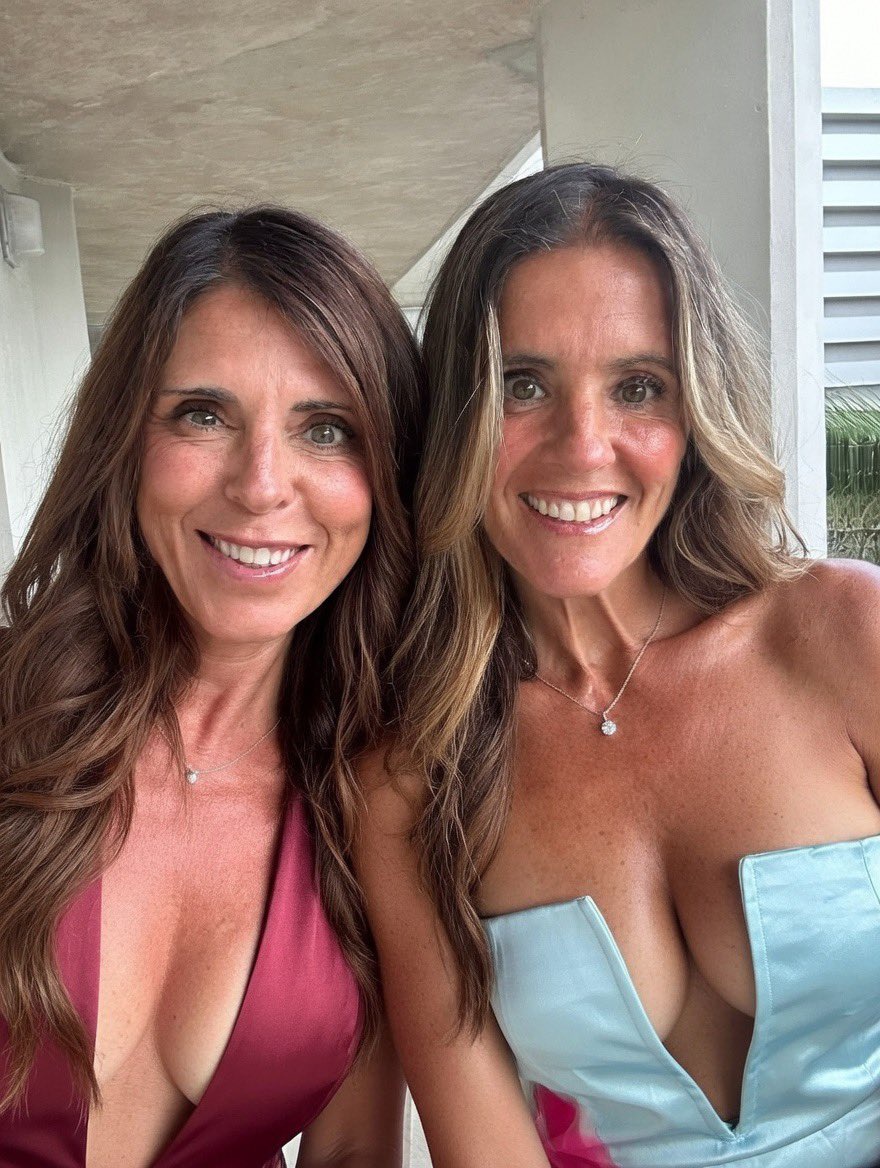 mother daughter tweet media