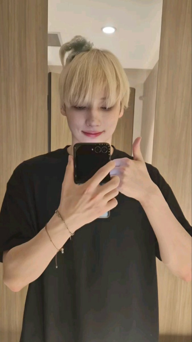 7th year : kaya 🪽 tweet media