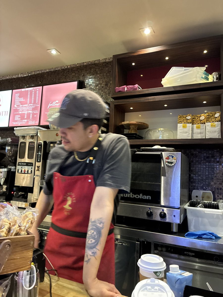 disabledstalker's tweet photo. Had the place full of harvesters…..The help in these restaurants too are coerced /bribed to participate. https://t.co/7lysAjRcJP