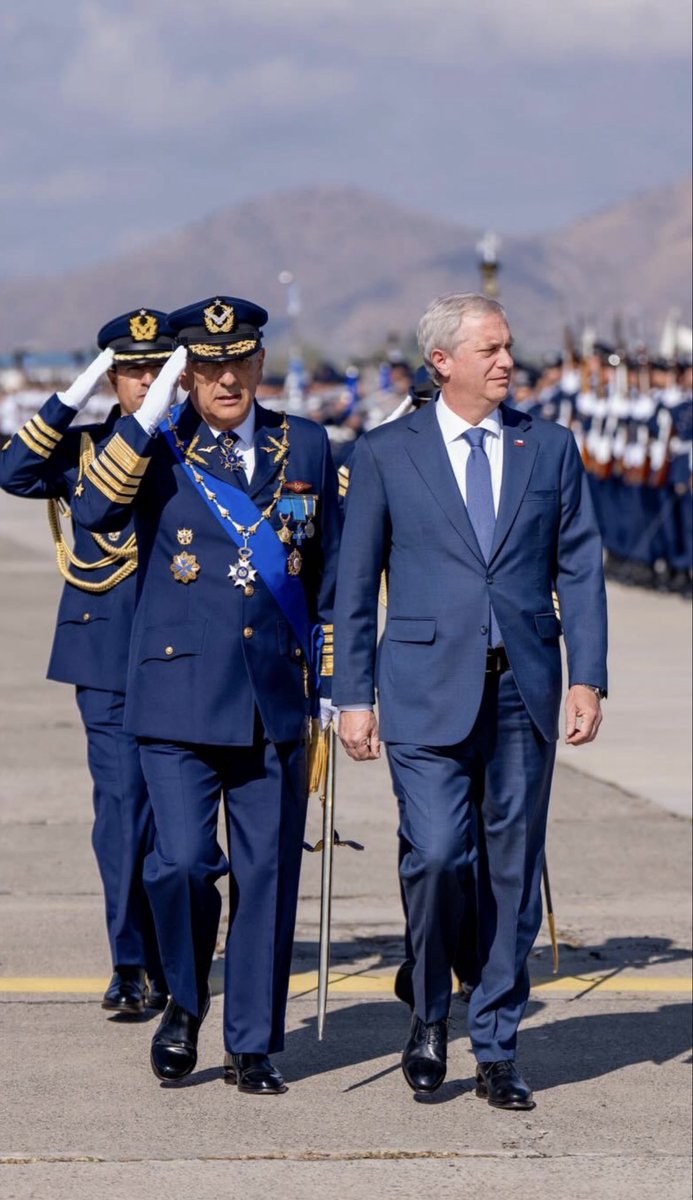 Buenas tardes a todos menos a los comunistas….que linda foto 🇨🇱❤️😘