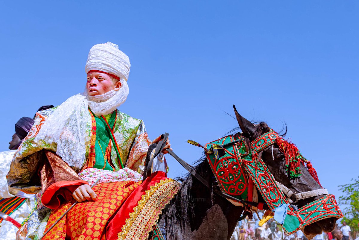 Dewunmilagos's tweet image. After the Eid El-Fitr celebration in Kano, I decided to waltz into Zaria to document the Durbar of the Zazzau kingdom. Today is for preparation and it is as colorful as what the main day will present. 

#Zazzau #durbar