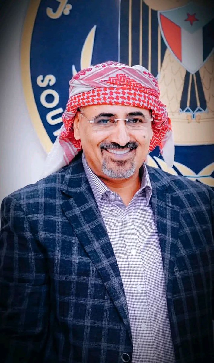 ربي يحفظه، رغم قدرته على المواجهة وإشعال فتيل حرب طاحنة، إلا أنه اختار أن يدير الوضع كما أدارَه في حضرموت وشبوة وأبين: دخول دون قطرة دم. لم يرد إدخال الجنوب في حرب وسفك الدماء، ولم يختر المناصب كما يدّعون