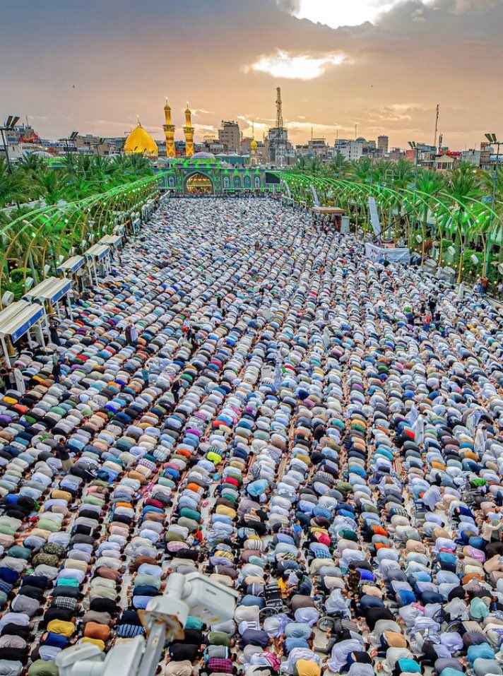 WatfL5009's tweet photo. صلاة العيد في كربلاء اللهم صلي على محمد وال محمد https://t.co/sqmNQprldE