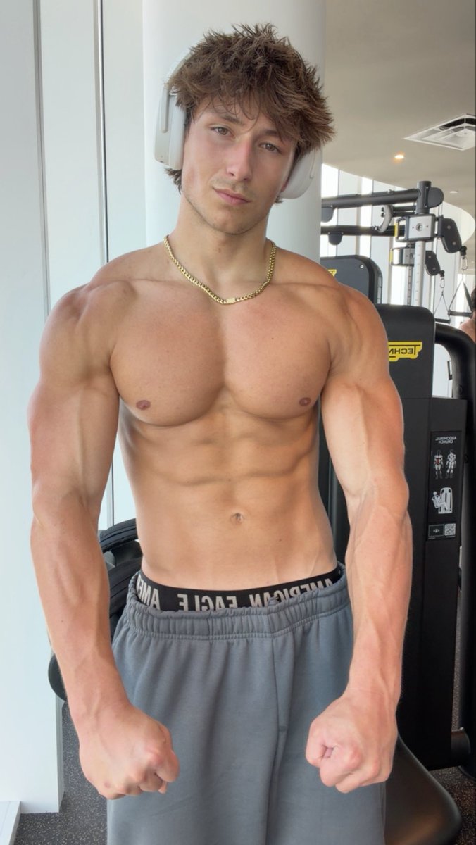 Jake_Shredded's tweet image. 20yr natural Aesthetics
#gym #bodybuilder #physique