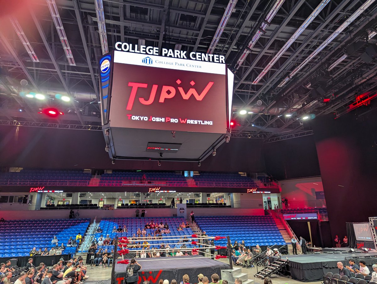 Too Gringo for CMLL, Too Poor for Burberry🐝 tweet media