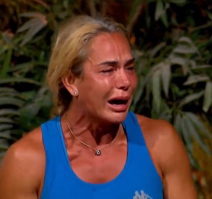 Dün akşam konseyde öldüm bittim her yerim kopuyor diye ağlayıp zırlayan nagihan değil miydi ne oldu da bir günde mucizevi şekilde dirildi kimseyi kandırmayın bunu kliniğe yatırıp özel bakımlarla yedirip içirip sonra da ona göre oyunlar getirip parlatıyorsunuz bu resmen göz göre