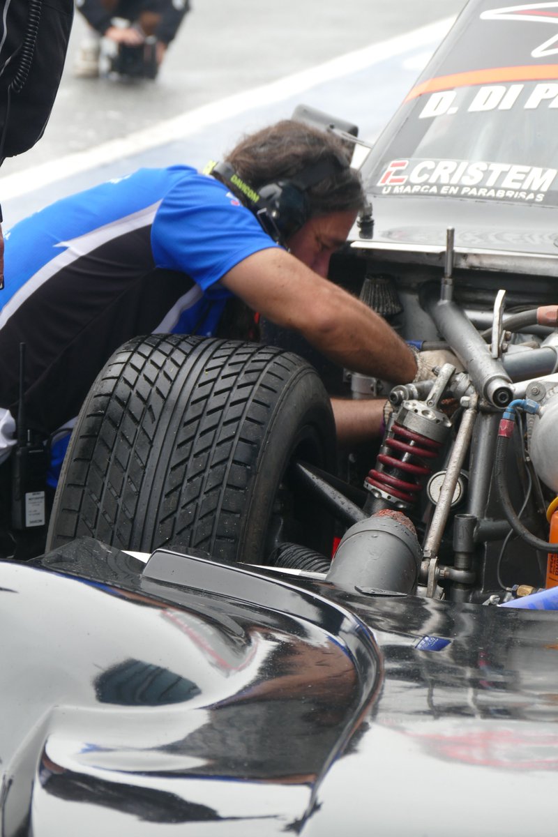 neumaticosnacarrera tweet media