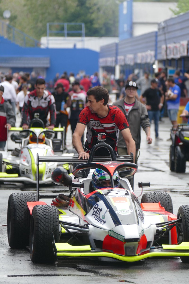 neumaticosnacarrera tweet media