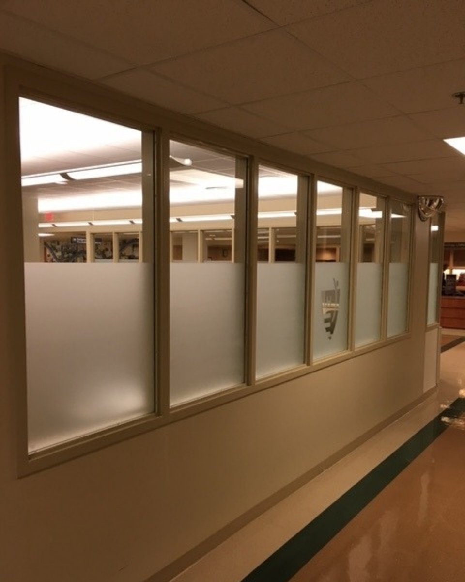 Suntrol's tweet image. Custom-cut privacy film adds personality, branding, and separation in shared office spaces!

📞(216) 663-0801
🌐suntrol.com

 #PrivacyFilm #CustomPrivacy #WorkplaceDesign