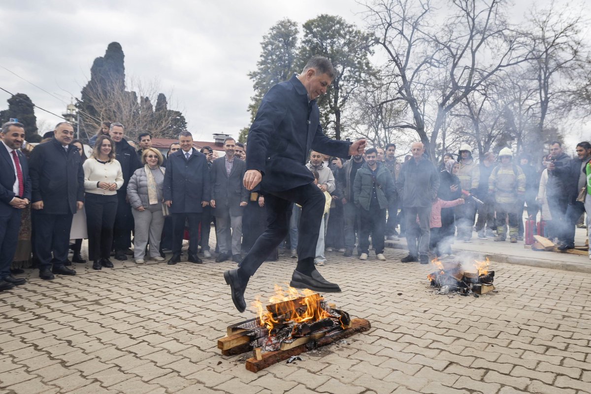 İzmir'de ilk kez düzenlediğimiz Bahar Bayramı'nda toprağın uyanışını, baharın gelişini, Nevruz'u kutladık.

Kuzey Kıbrıs Türk Cumhuriyeti, Azerbaycan, Kazakistan, Kırgızistan, Özbekistan ve Türkmenistan başta olmak üzere çok sayıda kültür ve değeri İzmir’de bir araya getirdik.
