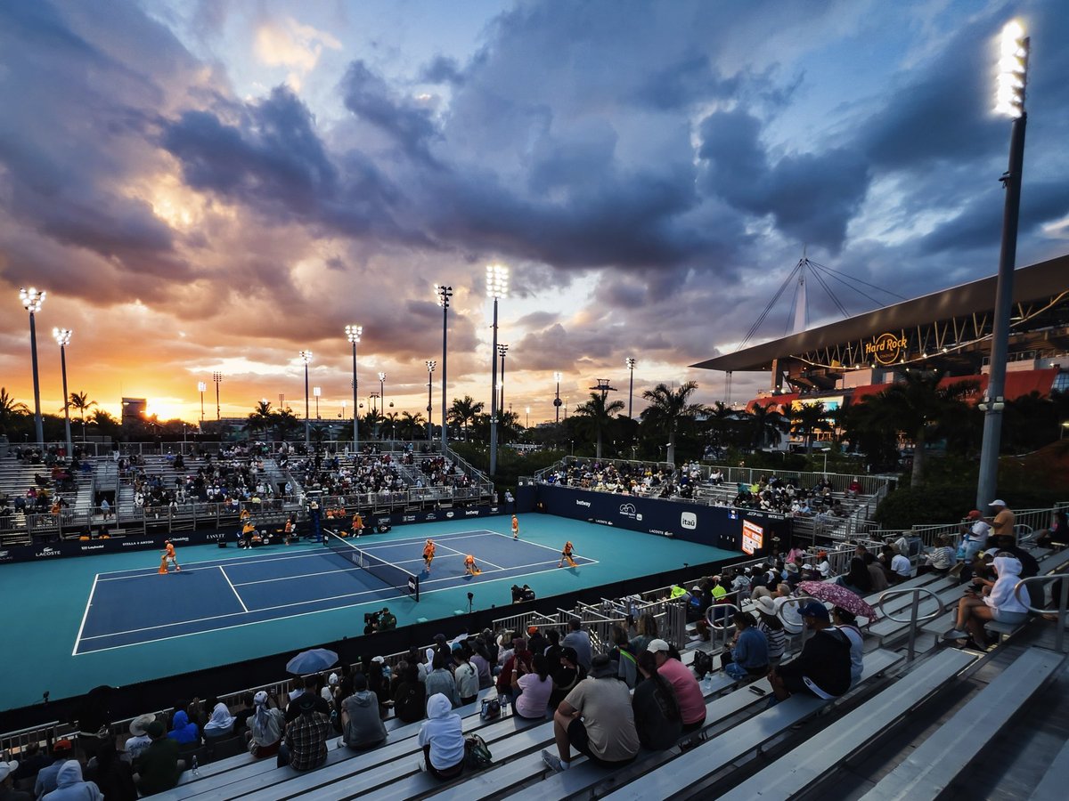 Miami Open during a rain delay 📸🌴