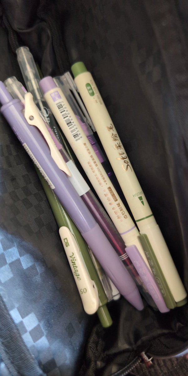 𝕷𝖎𝖛𝖎𝖓𝖌𝕯𝖊𝖉𝕱𝖗𝖆𝖐𝖊𝖘 tweet media