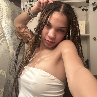 luuvruth's tweet photo. #NewProfilePic 💋 https://t.co/d4T8aCBop4