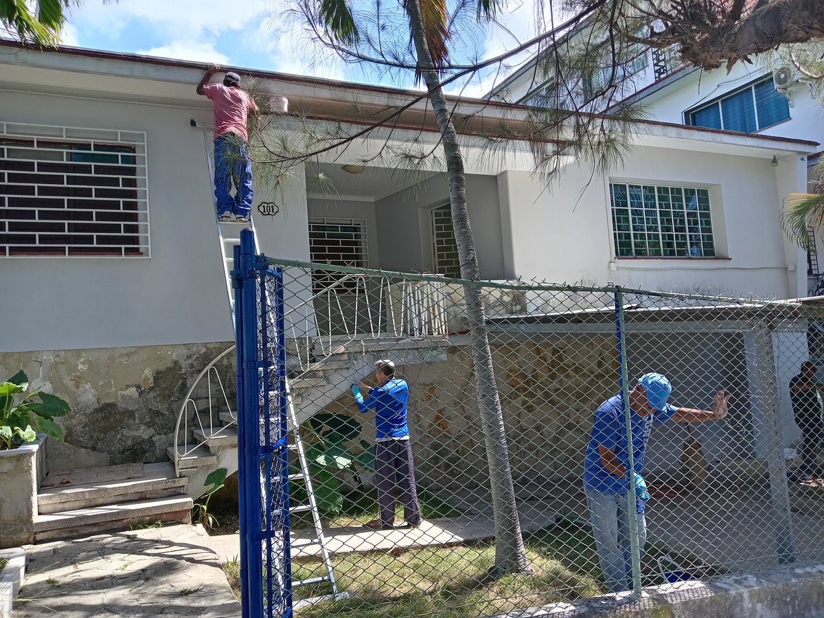 En conmemoración al Día Mundial del Agua, se trabaja en la sede de la AEI HIDROTEC, en la terminación del Centro de Formación para sistemas de bombeo solar y en el taller de reparación de tarjetas de potencia qué garantizan la sostenibilidad del Programa de CME.