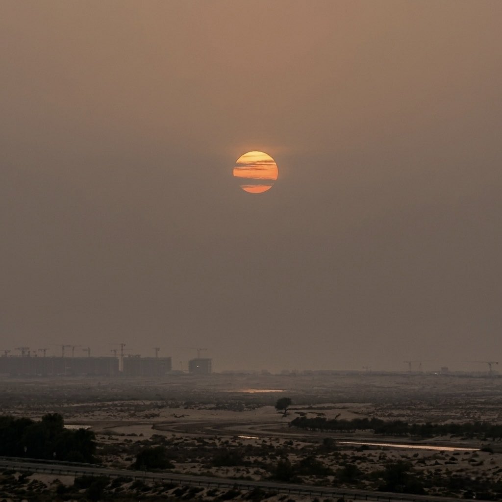 dchuiko's tweet photo. Heavy sunset before rare rainy day in Dubai https://t.co/c9TB9XEBa1
