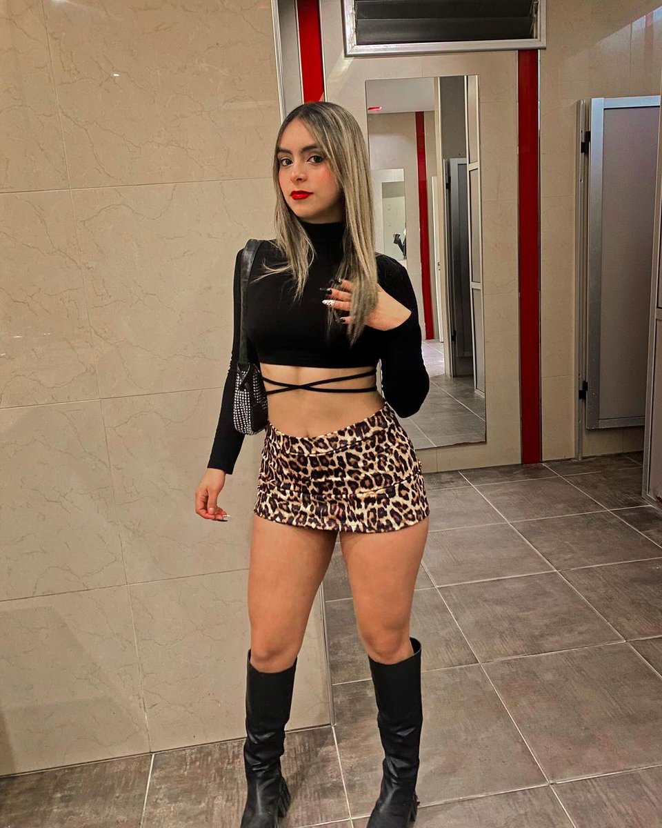 Vestiditoss's tweet image. Mini 😋 🐆 #miniskirt