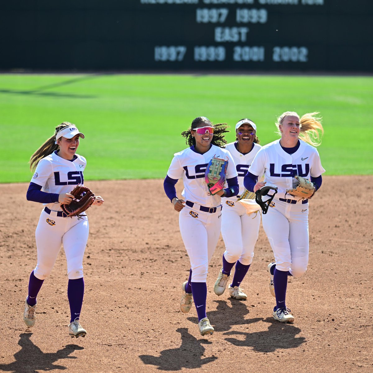 LSUsoftball's tweet photo. and the celly with the girlies of course https://t.co/6yah4bDADb