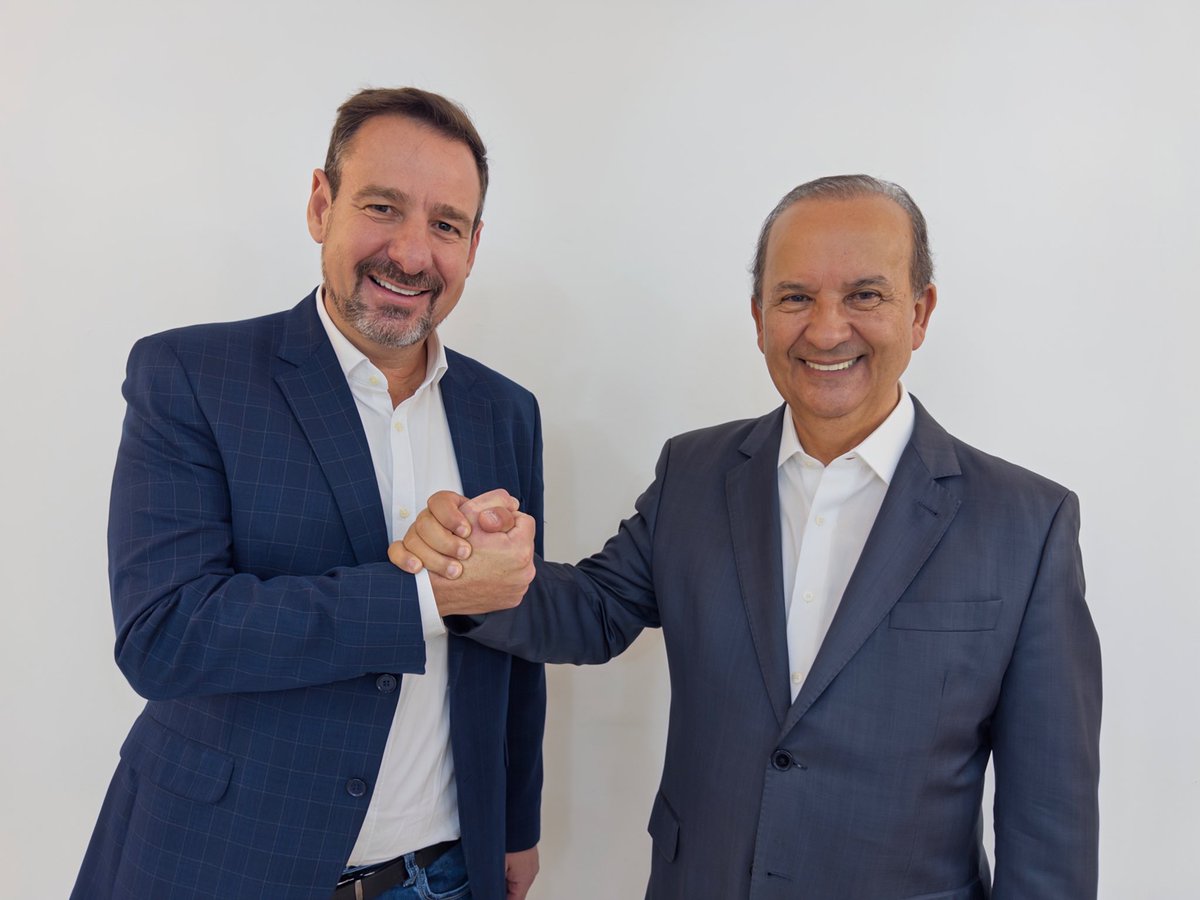 LeandroSorgatto's tweet photo. Chapecó e o Grande Oeste estarão firmes com a direita. É assim que vamos trabalhar. 

Recebo com honra o anúncio do governador Jorginho Mello sobre minha pré-candidatura a deputado estadual e sigo com responsabilidade para representar nossa região na Alesc. https://t.co/LRwPZjD9Dj