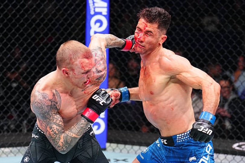 DudesMMA_'s tweet image. Mason Jones and Axel Sola easily just earned the FOTN bonus.

Maybe even fight of the year.
#Draftkings