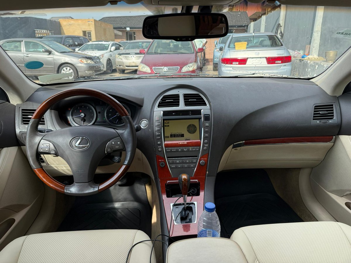 teymitayo's tweet photo. Registered 2011 Lexus Es350 full option 👌 
First body /first registration 

Custom : 2023

Price : 10M

Slightly Negotiable 

Call/WhatsApp - 09131919145

Location : Ojodu berger, Lagos📍 https://t.co/OJEw7TBiWd