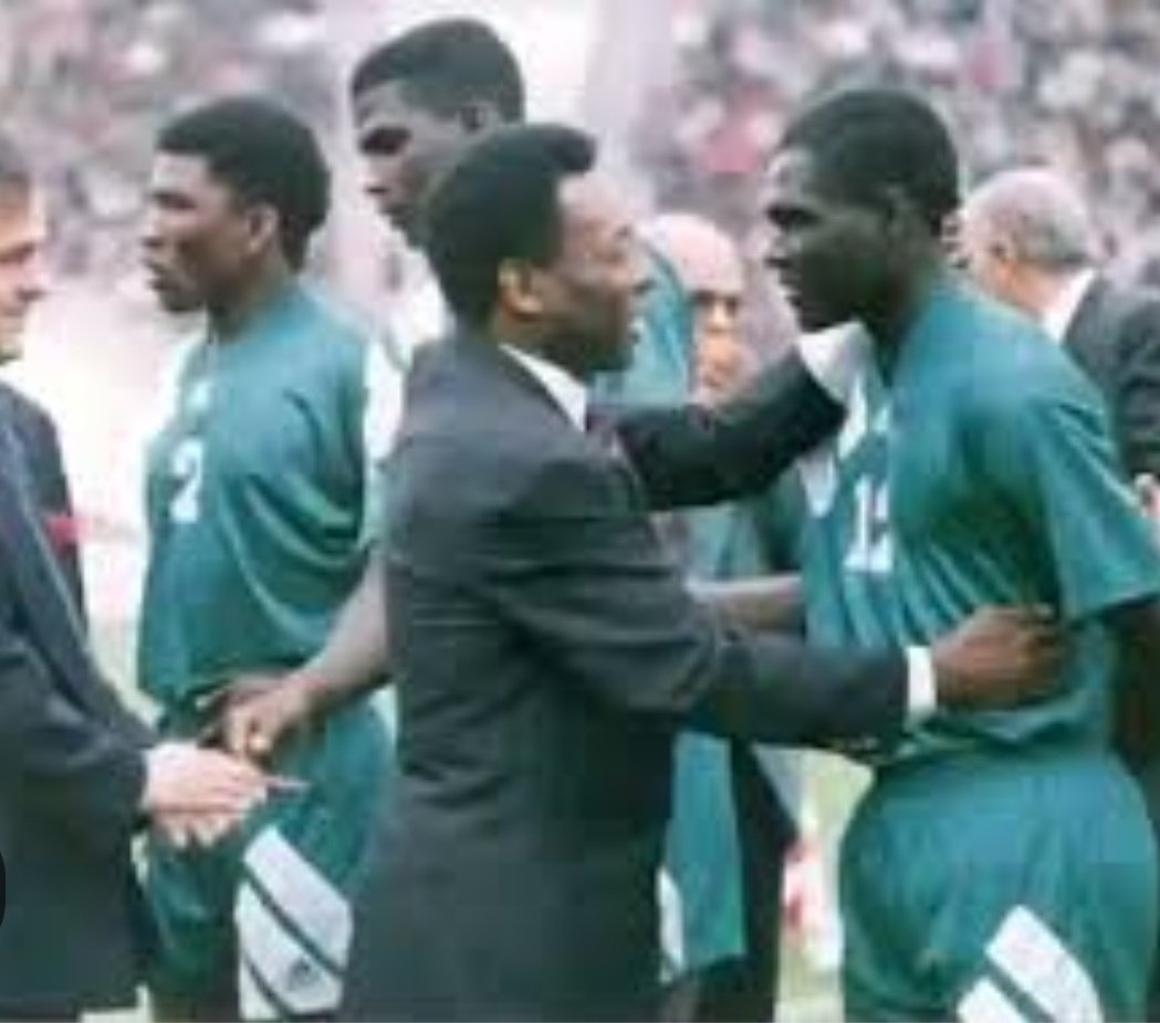 harrydaniyan's tweet photo. In 1994, Nigeria played in the AFCON Finals against Zambia.

The Special Guest of Honour was Pelé.
He was introduced to both sets of Players by their Captains.

Nigeria won the match 2-1 and lifted the Trophy.

Now, after that Match, one of the Zambian Players retired... https://t.co/mviBePMv9J